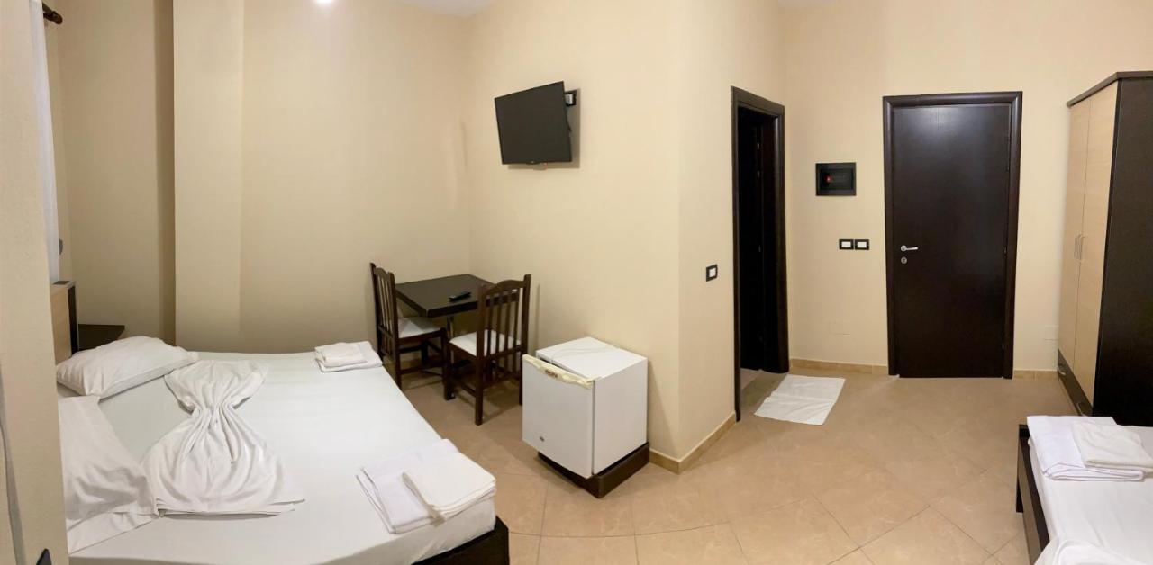 Al Hotel Vlore Exterior photo