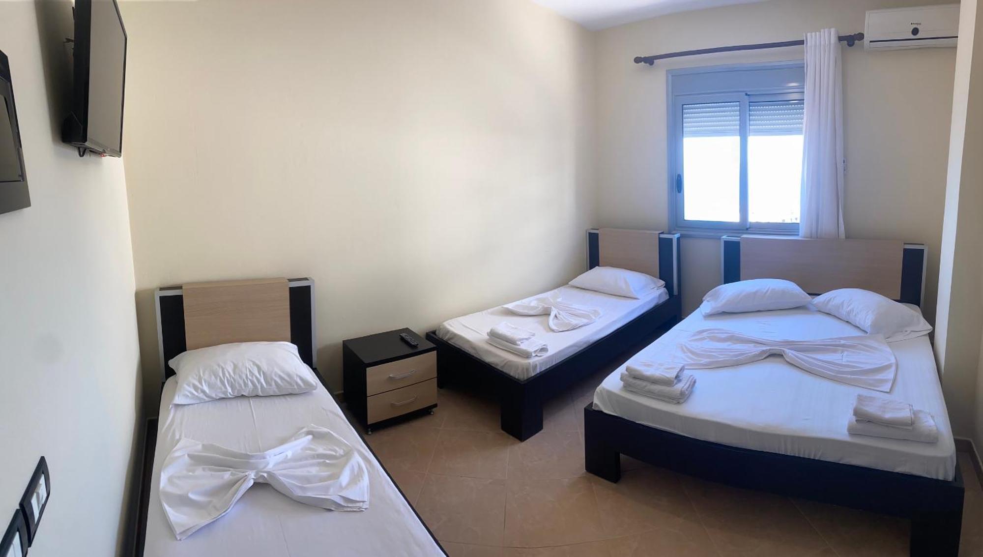 Al Hotel Vlore Exterior photo