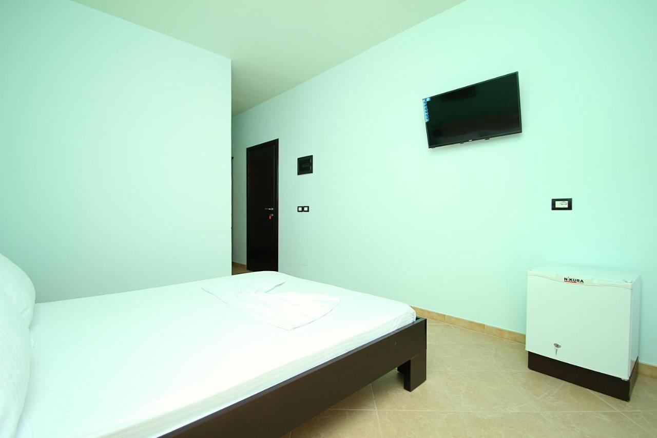 Al Hotel Vlore Exterior photo